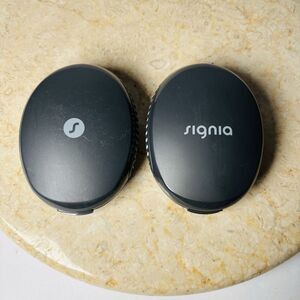 2 Original Black Genuine Signia Hearing‎ Aid Case Protective Storage Travel Box